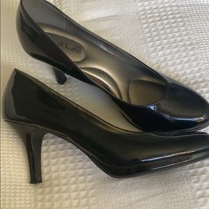 Kelly & Katie Classic Black Pumps